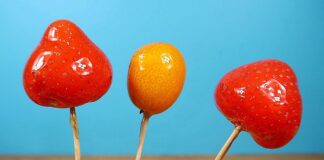 Кондитер розповів, як правильно зробити фрукти у склі