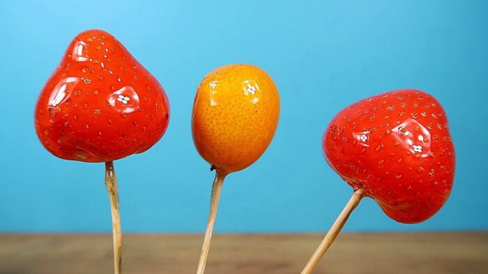 Кондитер розповів, як правильно зробити фрукти у склі