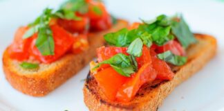 Рецепт закускових брускет з хамоном: швидко, просто і вишукано