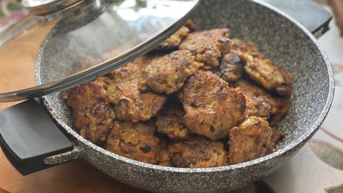 Кухар поділився простим рецептом ситних і ніжних печінкових котлет Кухар поділився простим рецептом ситних і ніжних печінкових котлет