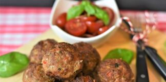 Рецепт універсальних фрикадельок з підливою від шеф-кухаря