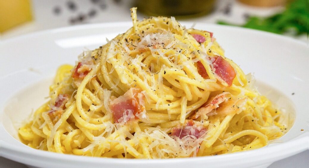 Готую цю пасту вже понад 35 років: мої змітають за лічені хвилини – в рази краща за ресторанну Карбонару 