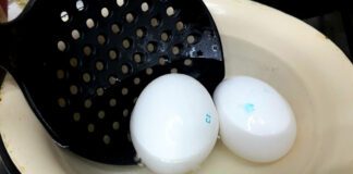 Лайфхак від шеф-кухаря, як зварити яйця на салат без шкаралупи