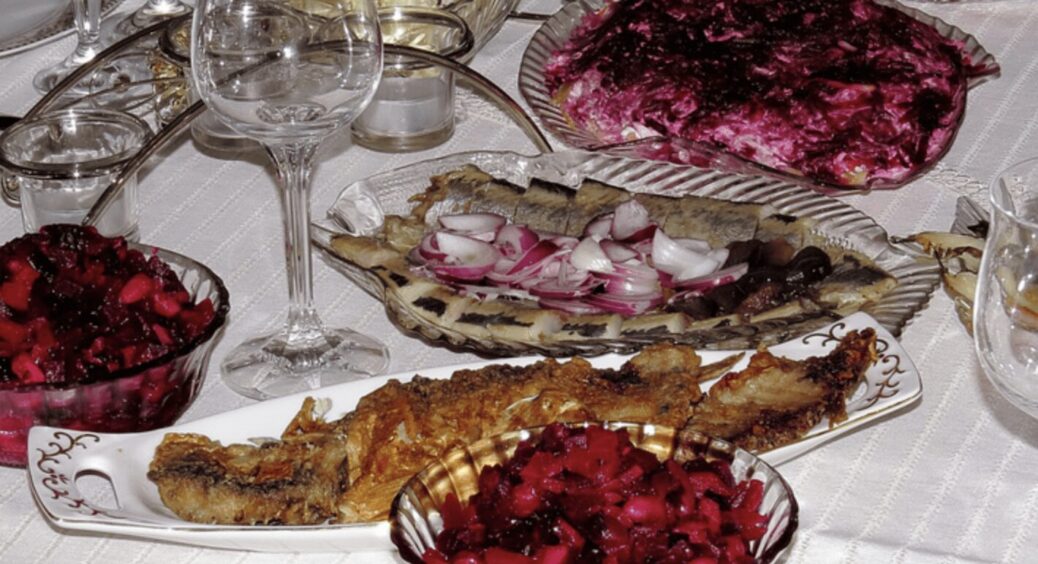 Зараз про них всі забули, а я готую постійно: кулінарні шедеври 90-х, з яких виходить смачна і ситна вечеря 