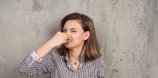 Експерти розповіли, як позбутися запаху старості народними методами