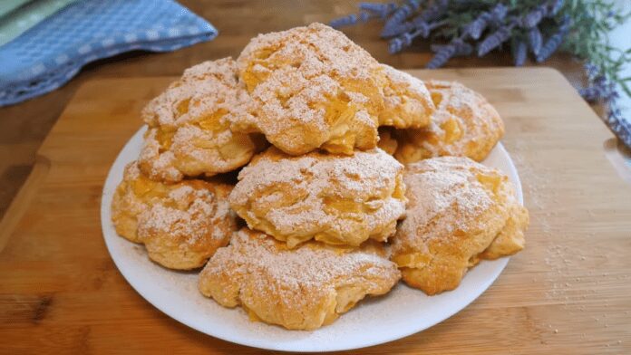 Кухар поділився рецептом здоби з двох яєць та сметани