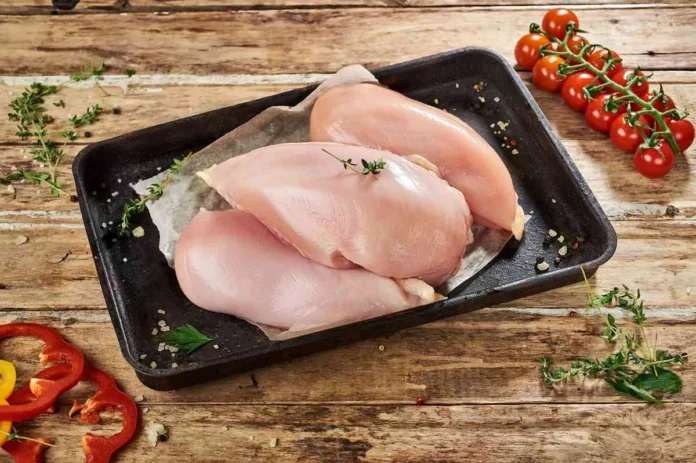 Кухар назвав найбільш шкідливу частину курки, яку не можна їсти Кухар назвав найбільш шкідливу частину курки, яку не можна їсти