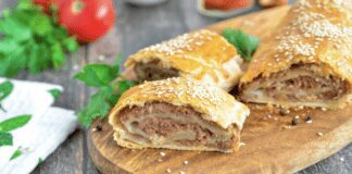 Рецепт ароматного мʼясного штруделя в домашніх умовах