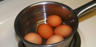 Як варити яйця, щоб не тріскались