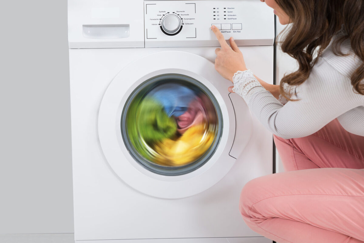 Експерти розповіли, як підвищити ефект прального порошку під час прання у машинці та вручну