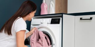 Господині розповіли, навіщо класти в пралку клубок ниток