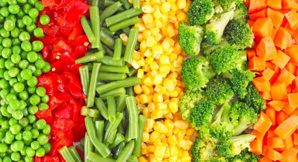 Не користуюсь холодильником навіть тоді, коли є світло: зберігаю продукти завдяки 2 літрам солоної води 