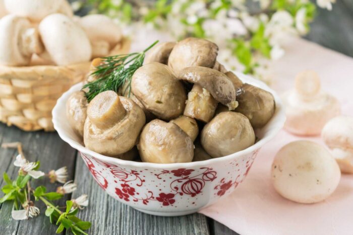 Рецепт маринованих печериць у власному соку