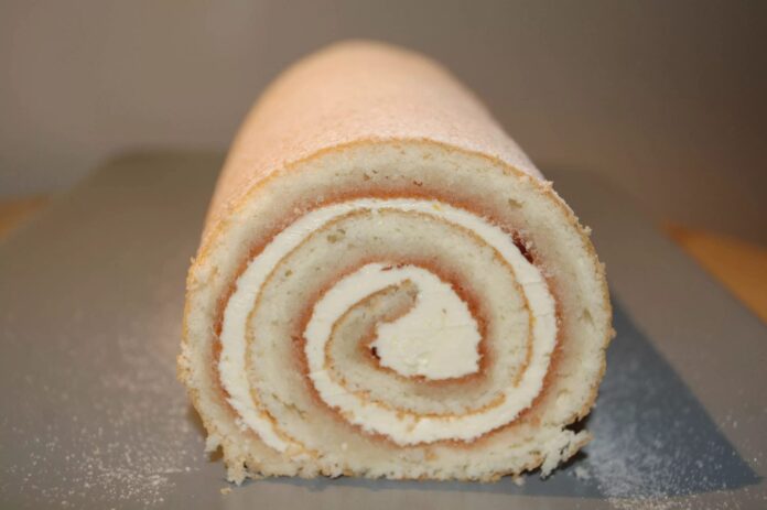 Рецепт смачного рулету без випічки за 20 хвилин 