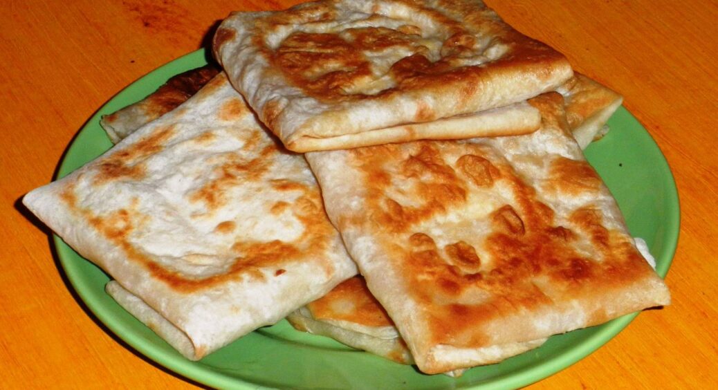 Ось що я готую, коли вдома є трішки лаваша та сосиски: без секретів і вагань ділюсь своїм улюбленим рецептом 