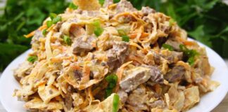 Кулінари розповіли, як швидко та без зайвого клопоту приготувати смачний салат із курятиною