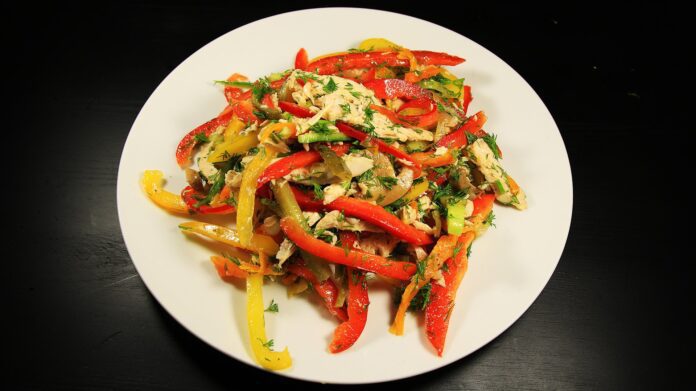 Рецепт смачного салату з куркою Рецепт смачного салату з куркою