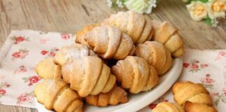 Кулінари назвали найсмачніший рецепт домашніх рогаликів з абрикосом
