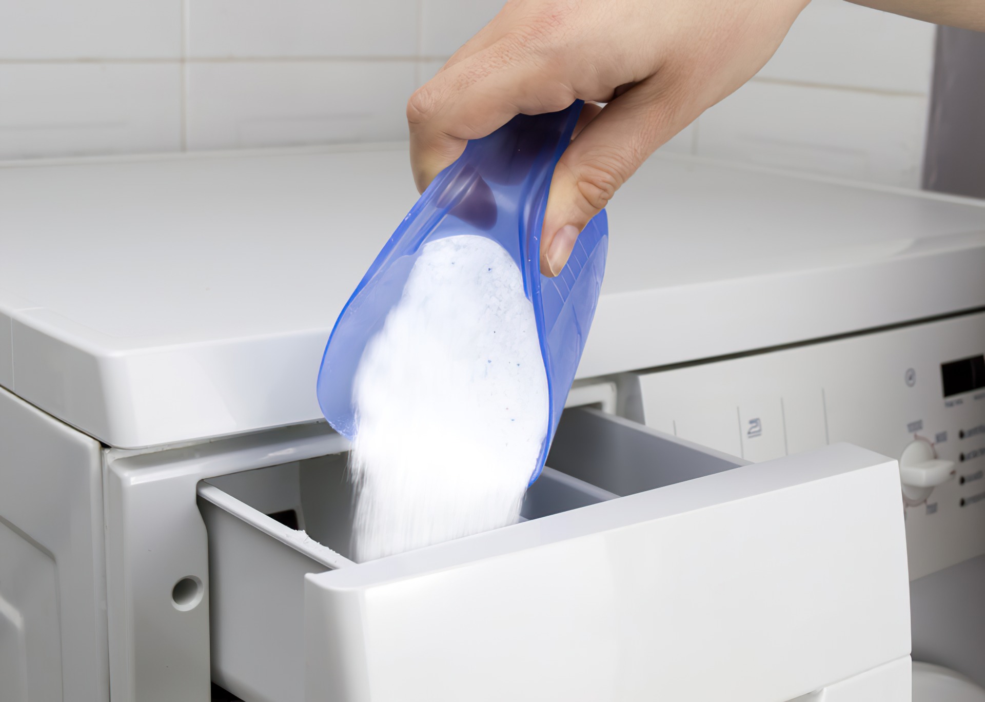 Як прибрати неприємний запах з пральної машини