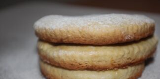 Найпростіший рецепт ніжних коржиків, що готуються дуже швидко та неймовірно просто