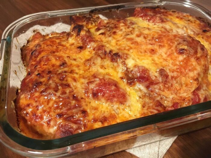 Кулінари поділились найкращим і найпростішим рецептом смачного м'яса по-французьки, що швидко готується