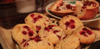 Рецепт м'якого печива із замороженими ягодами