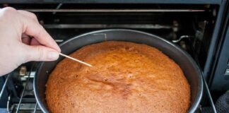 Господині розповіли, як збивати яйця на бісквіт, щоб він був пишним 