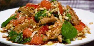 Смачний та легкий салат Азія з філе курки