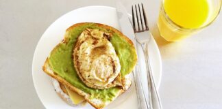 Кухар поділився рецептом лінивого сніданку з 3 інгредієнтів