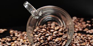 Городник пояснив, як з кавової гущі зробити добриво