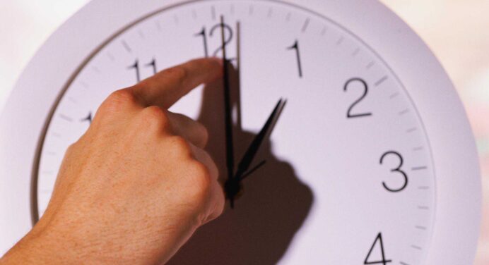 Перехід на літній час 2024: українцям розповіли нову інформацію про переведення годинників в цьому році 