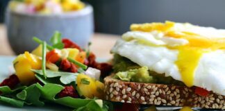 Кухар розповів, як приготувати сніданок за 5 хвилин