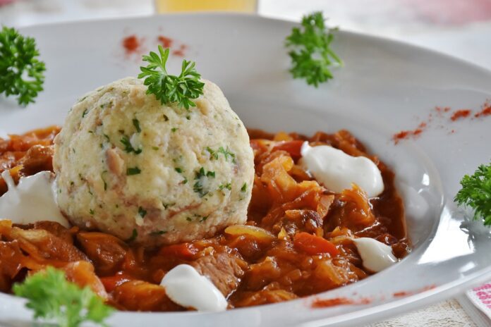 Рецепт м'яса з квашеною капустою: готується за годину Рецепт м'яса з квашеною капустою: готується за годину