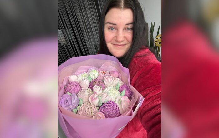 Українська реперка та артистка Alyona Alyona показала романтичний подарунок від коханого