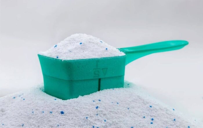 Як правильно прати білий одяг та білизну