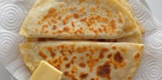 Палянички на пательні з двома видами начинки