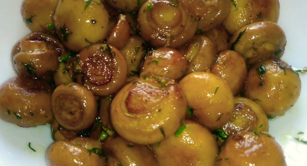 Смажу печериці смачно та правильно: хитрощі шеф-кухарів. Щоб не темніли, не втрачали сік та не були м’якими 
