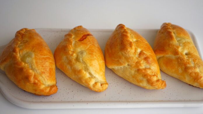 Рецепт караїмських пиріжків: проста випічка вдома Рецепт караїмських пиріжків: проста випічка вдома