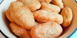 Рецепт ідеальних лінивих пиріжків з цибулею та яйцем