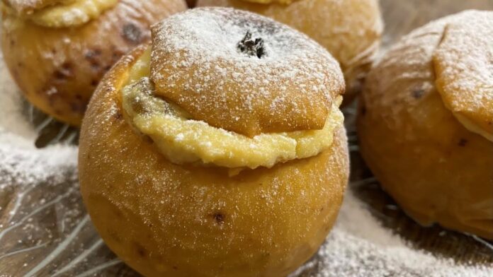 Шеф-кухар розповів рецепт соковитих запечених яблук з сиром Шеф-кухар розповів рецепт соковитих запечених яблук з сиром