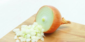 Як нарізати цибулю без сліз