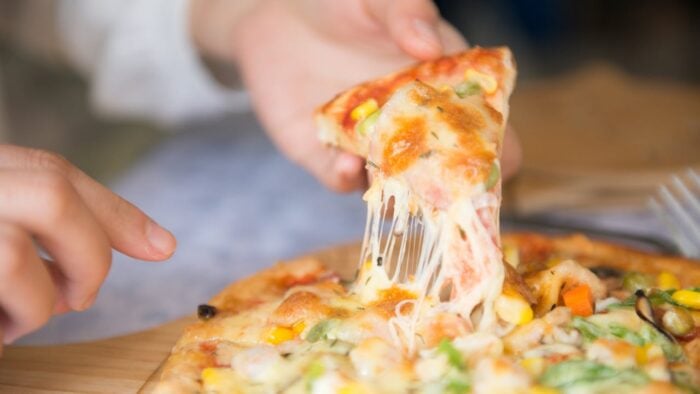 Здорова та смачна піца для всієї сім'ї: як покращити рецепт без втрати смаку