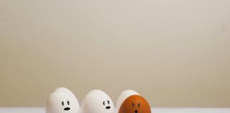 Кухар розповів, як приготувати яйця на салат гуртом і без чищення