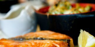 Кухарі назвали смачний рецепт горбуші з гострим перцем