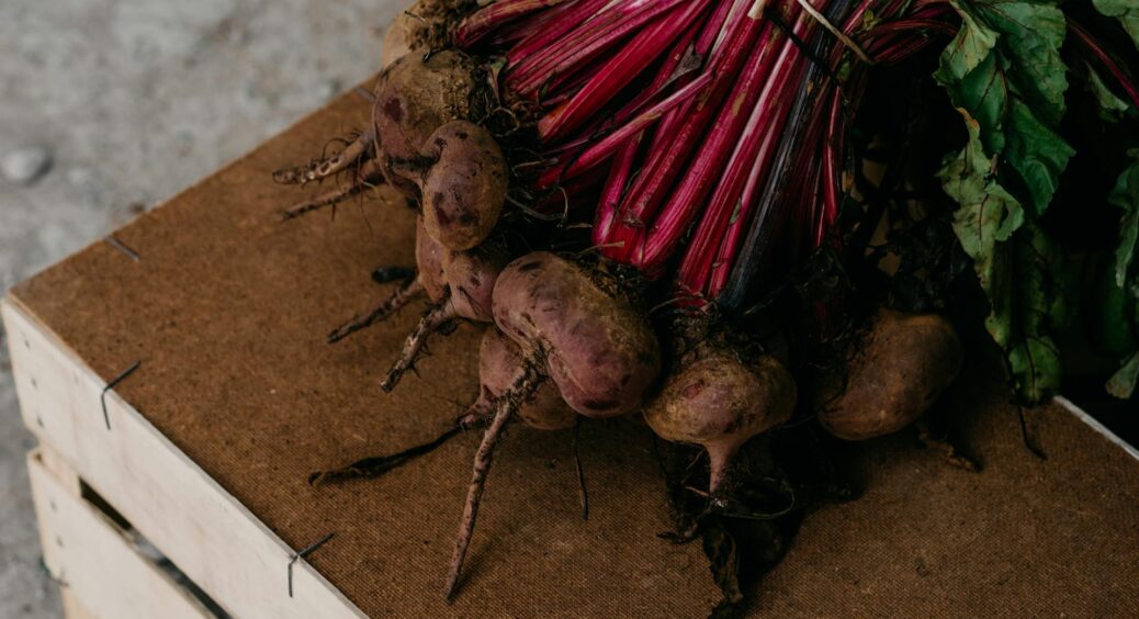 Корисні поради баби Люби: варю буряк всього 15 хвилин – не потрібно чекати цілу годину. Ділюсь секретом 