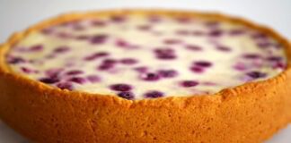 Фантастичний пиріг з начинкою і кремом