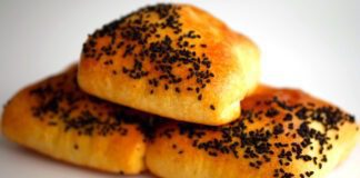 Ароматні пиріжки з сиром та зеленню без дріжджів