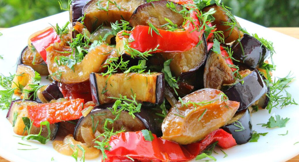 Цим салатом пригостила свекруху, коли приїхали знайомитись. З того часу завжди його готую: ну дуже добрий 