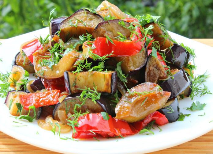 Салат із баклажанів і м'яса