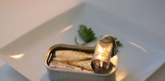 Кухар розповів, що можна приготувати з олією з пресервів